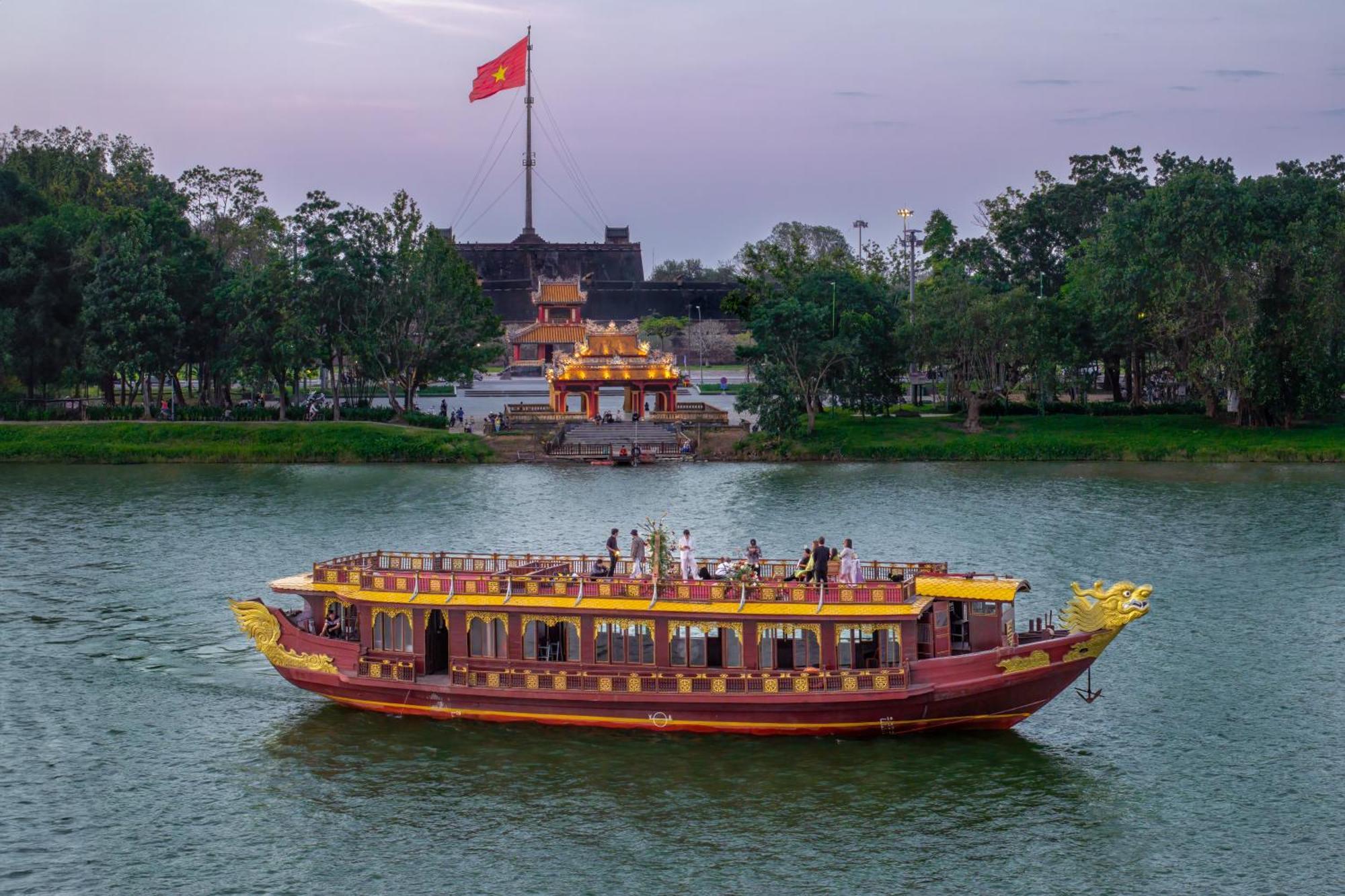 Deluxe Double or Twin Room Cruise,1717037424:JPEG